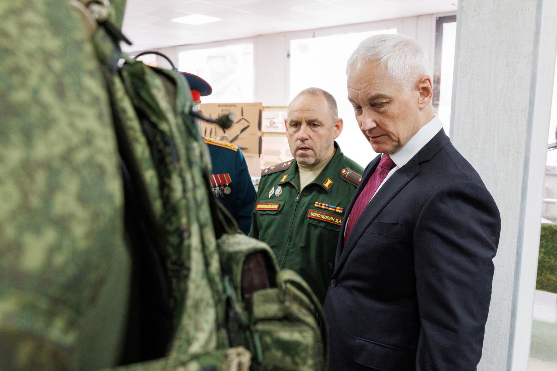 Фото Белоусову в Новосибирске показали дроны и военную технику 2